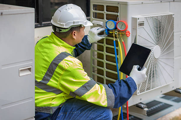 Professional Hvac Installation technician working in Smithville, TX